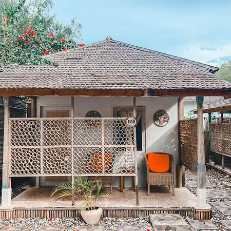 Bungalow Cafe Gili Beachfront 吉利美诺 外观 照片