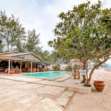 Bungalow Cafe Gili Beachfront 吉利美诺 外观 照片