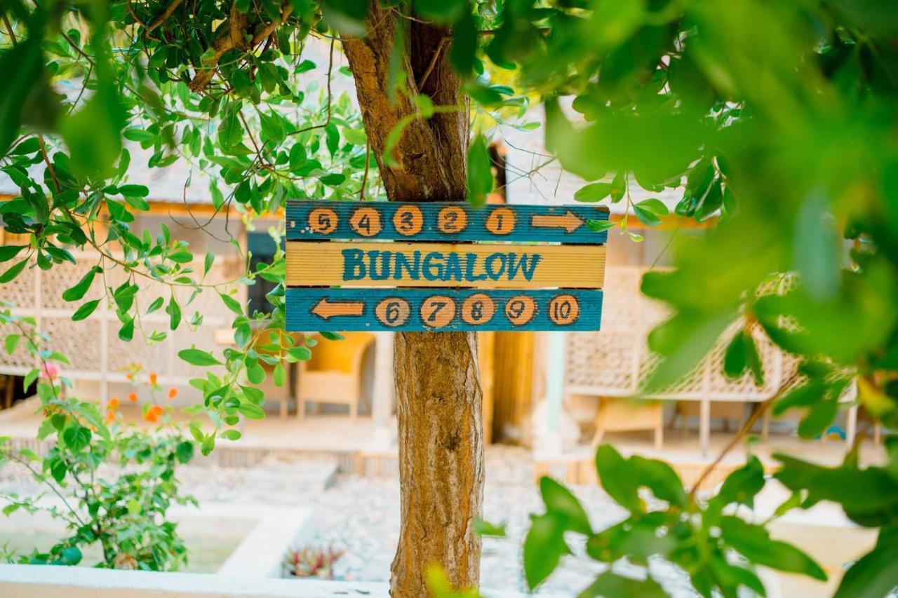 Bungalow Cafe Gili Beachfront 吉利美诺 外观 照片