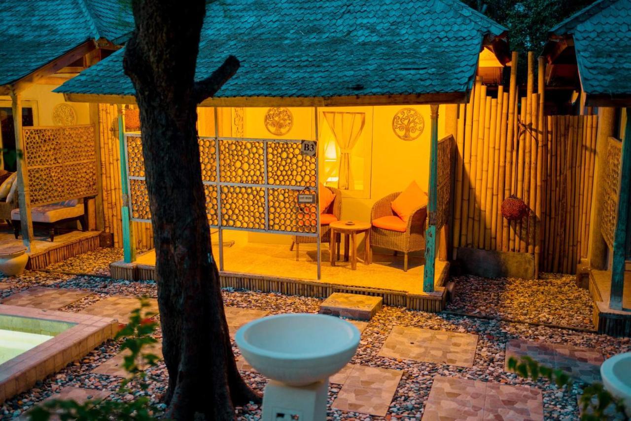Bungalow Cafe Gili Beachfront 吉利美诺 外观 照片