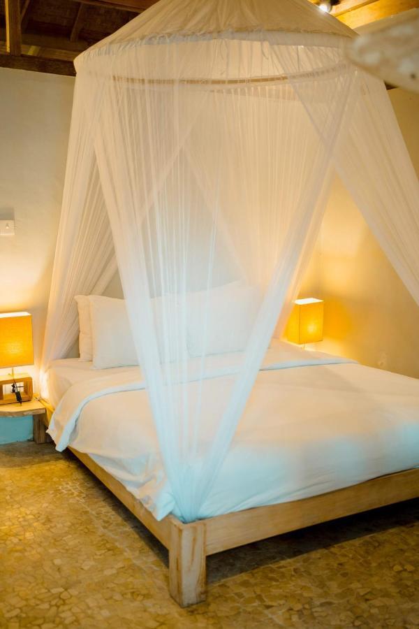Bungalow Cafe Gili Beachfront 吉利美诺 外观 照片