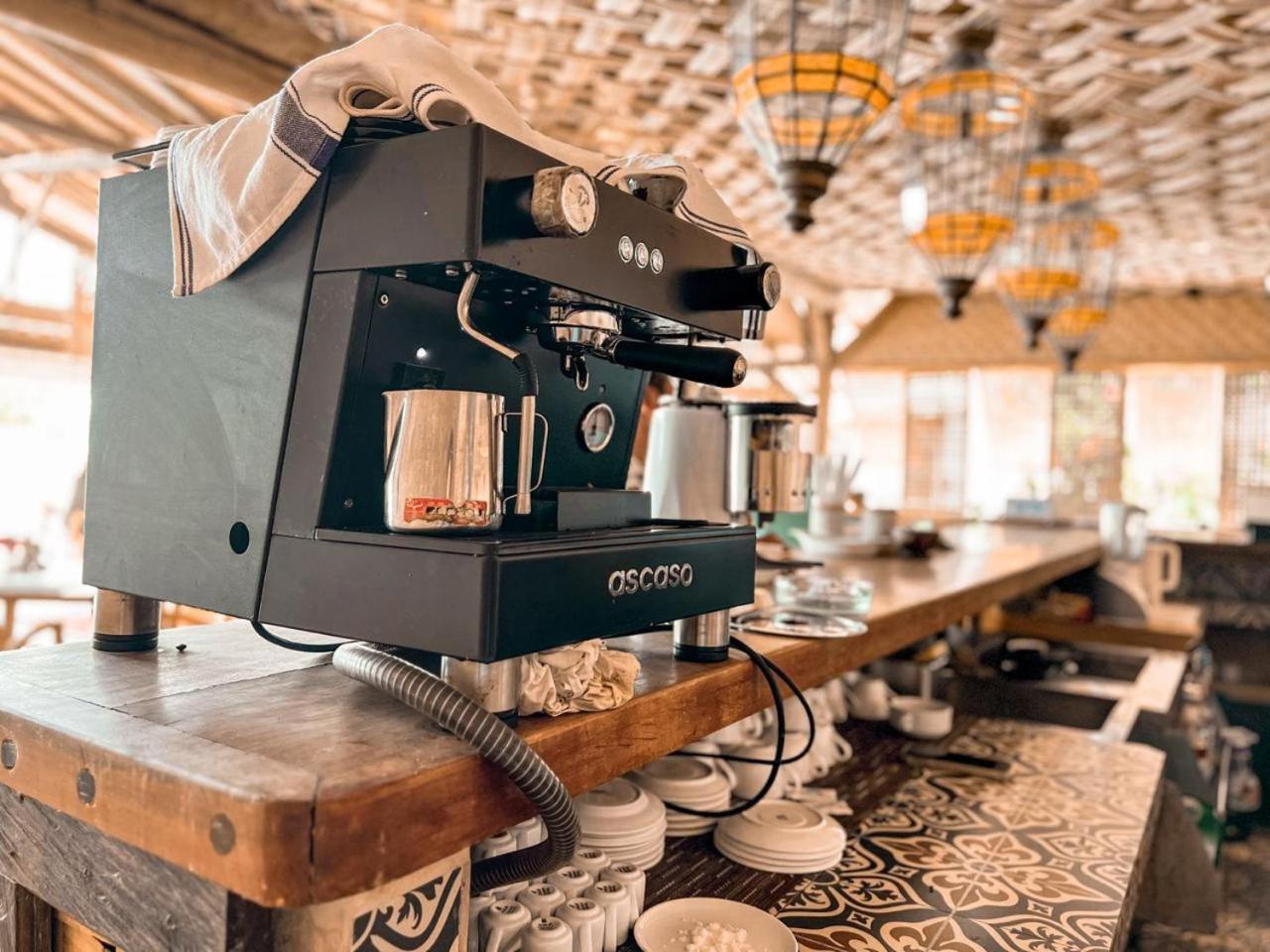 Bungalow Cafe Gili Beachfront 吉利美诺 外观 照片