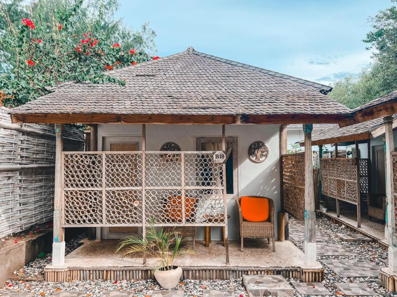 Bungalow Cafe Gili Beachfront 吉利美诺 外观 照片
