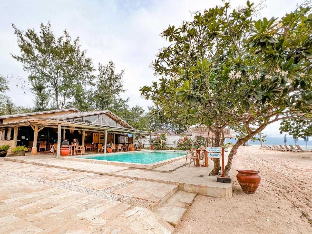 Bungalow Cafe Gili Beachfront 吉利美诺 外观 照片
