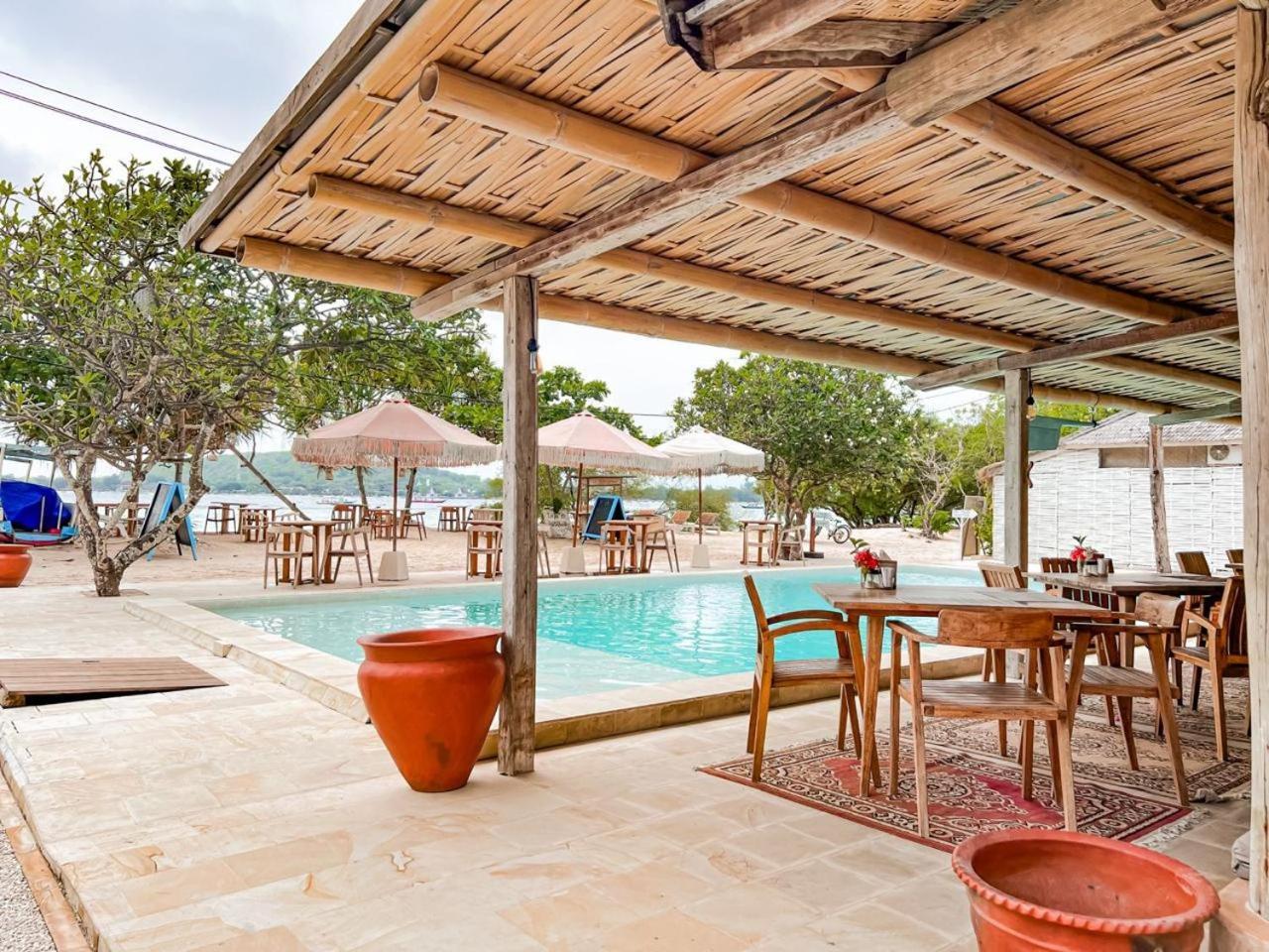 Bungalow Cafe Gili Beachfront 吉利美诺 外观 照片