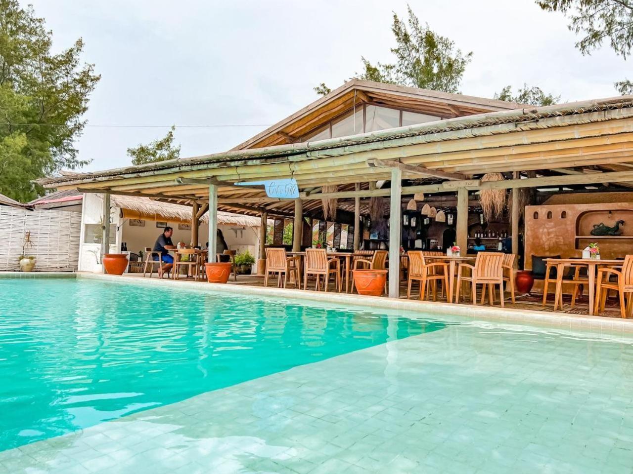 Bungalow Cafe Gili Beachfront 吉利美诺 外观 照片