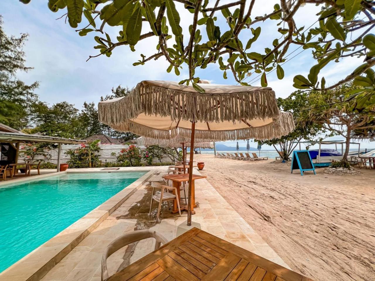 Bungalow Cafe Gili Beachfront 吉利美诺 外观 照片