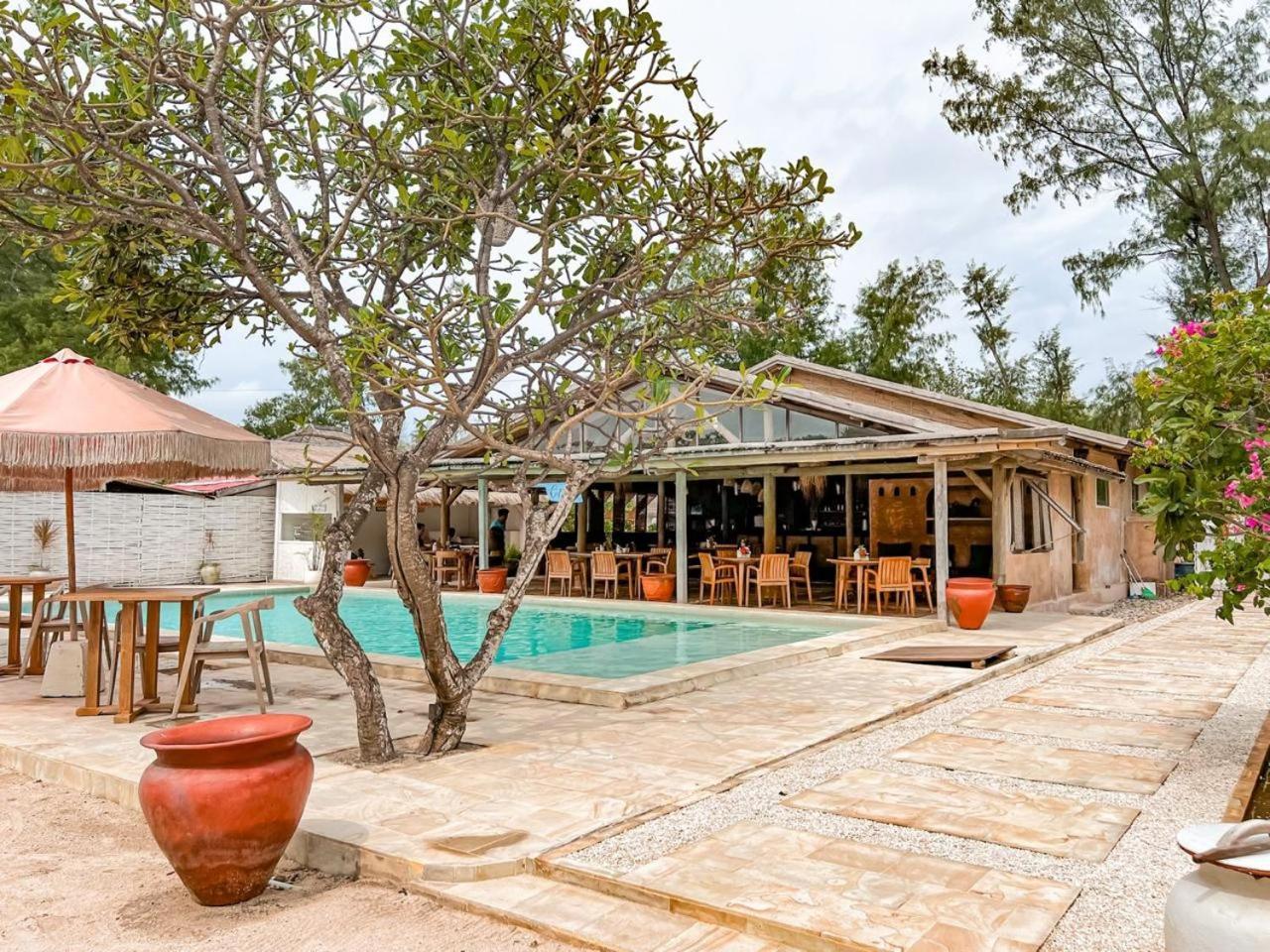 Bungalow Cafe Gili Beachfront 吉利美诺 外观 照片