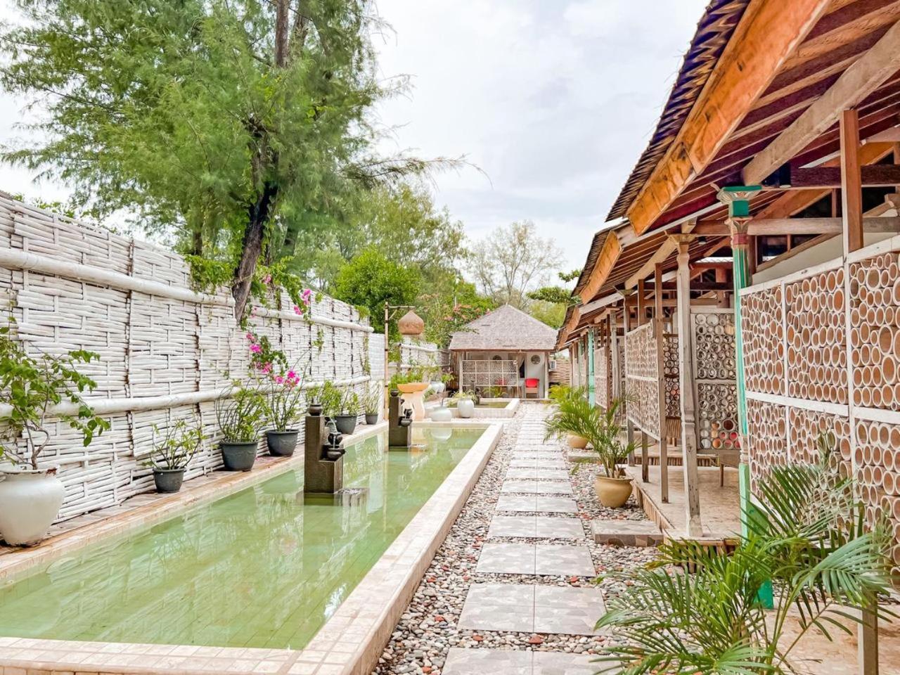 Bungalow Cafe Gili Beachfront 吉利美诺 外观 照片
