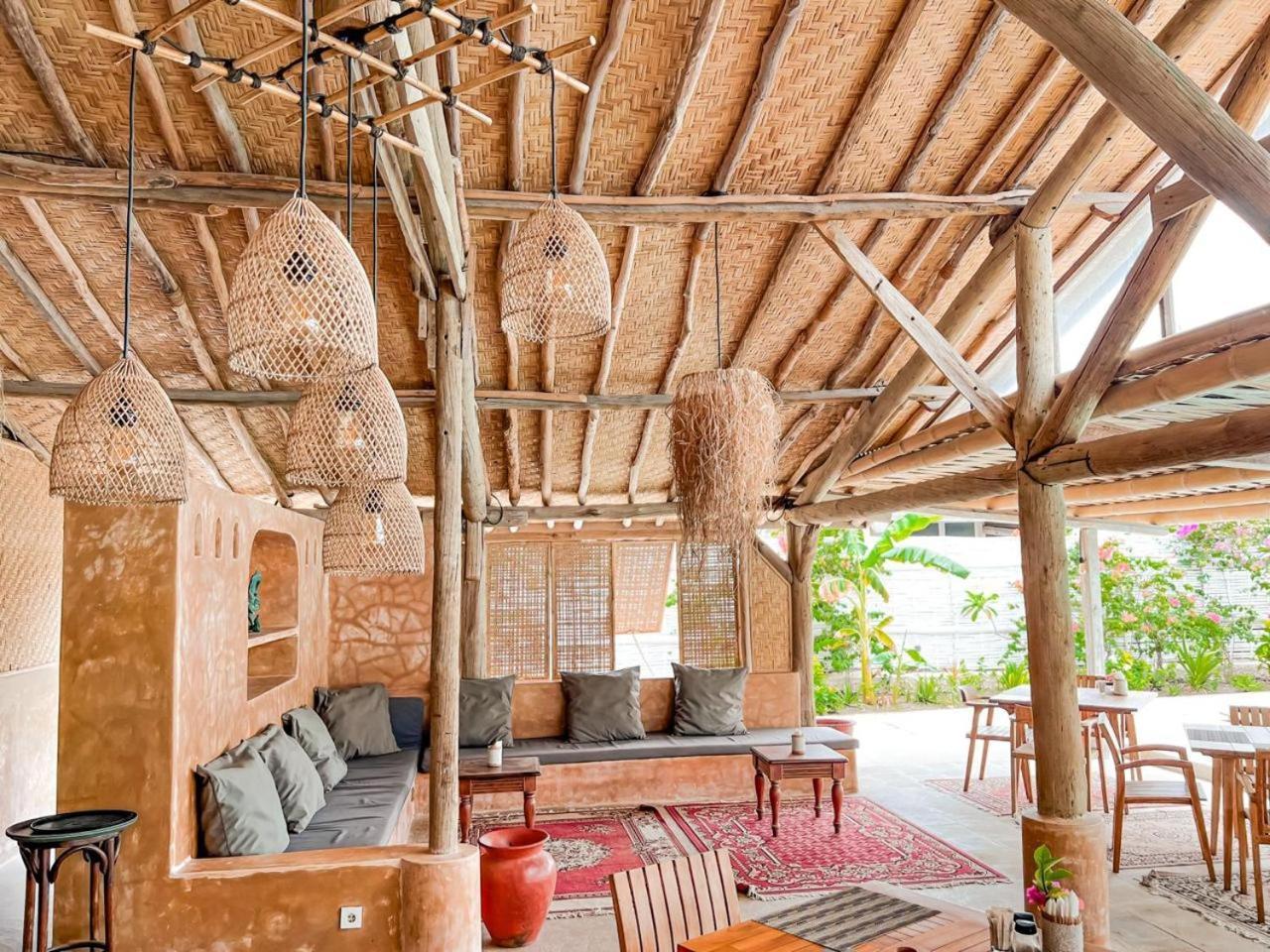 Bungalow Cafe Gili Beachfront 吉利美诺 外观 照片