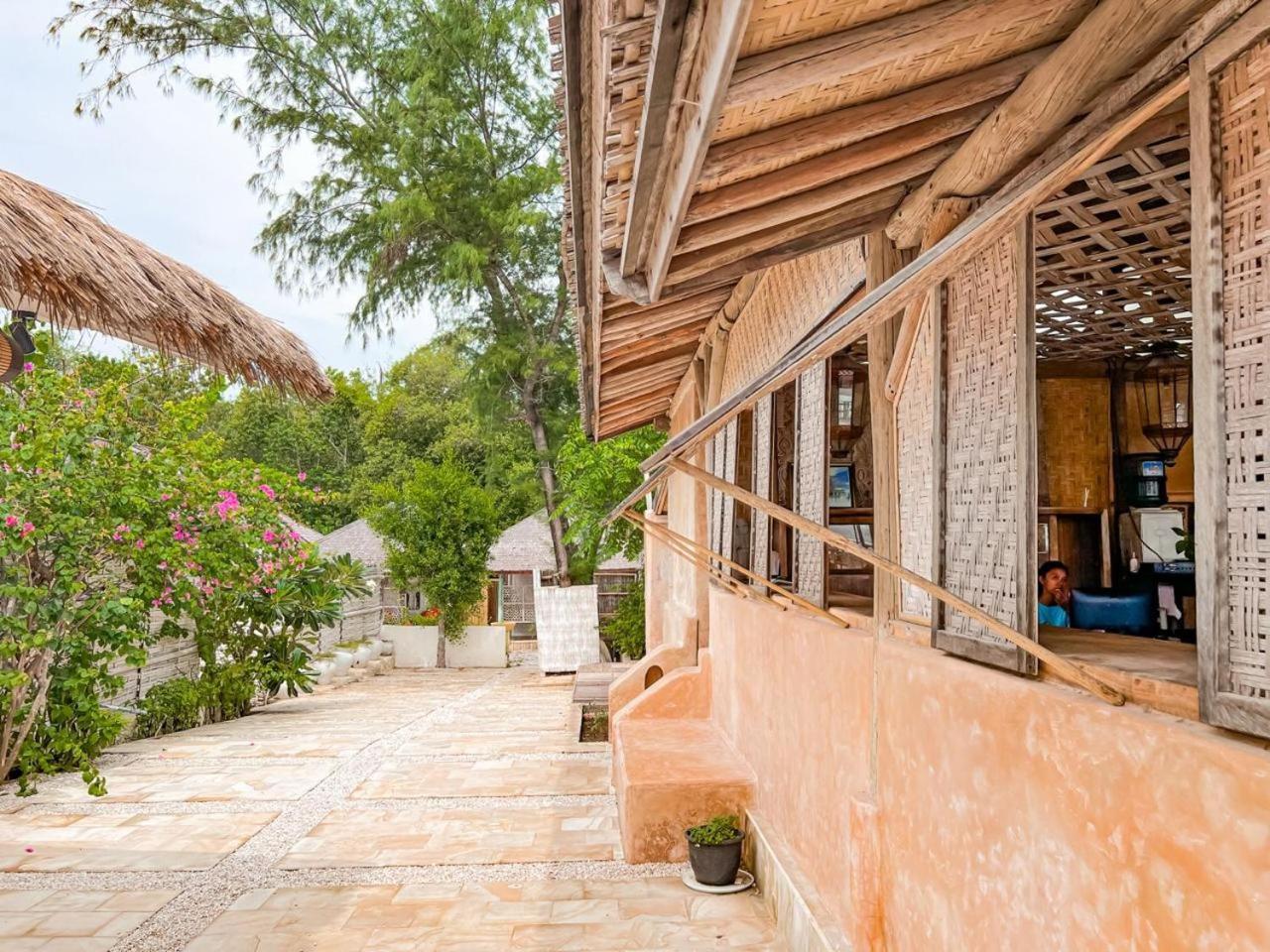 Bungalow Cafe Gili Beachfront 吉利美诺 外观 照片
