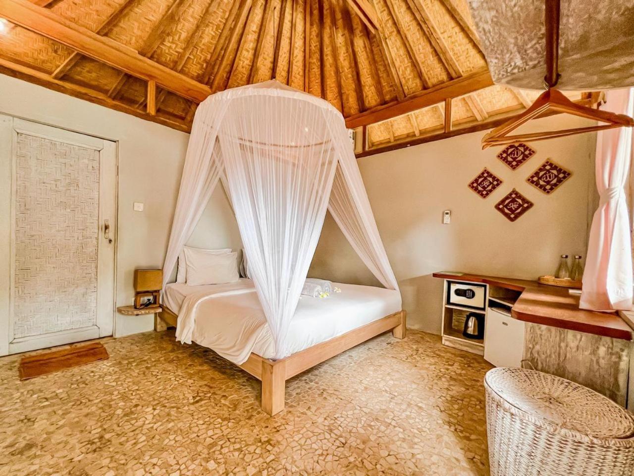 Bungalow Cafe Gili Beachfront 吉利美诺 外观 照片